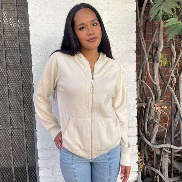 Charlotte Avery cozy cream LA sweater in oatmeal size m - Picture 1 of 6